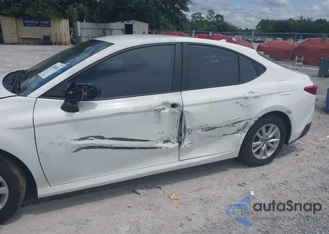 2025 Toyota Camry Le z USA, uszkodzony, nr VIN 4T1DAACK5SU069095